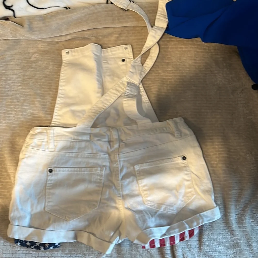 White - Picture 2 of 3